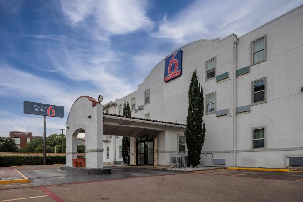 Motel 6 Dallas, TX  Downtown